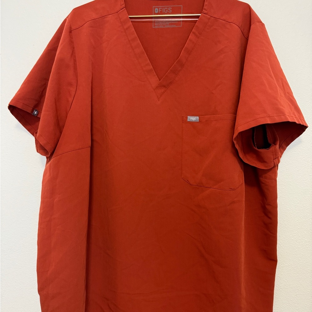 Figs Rust scrub top